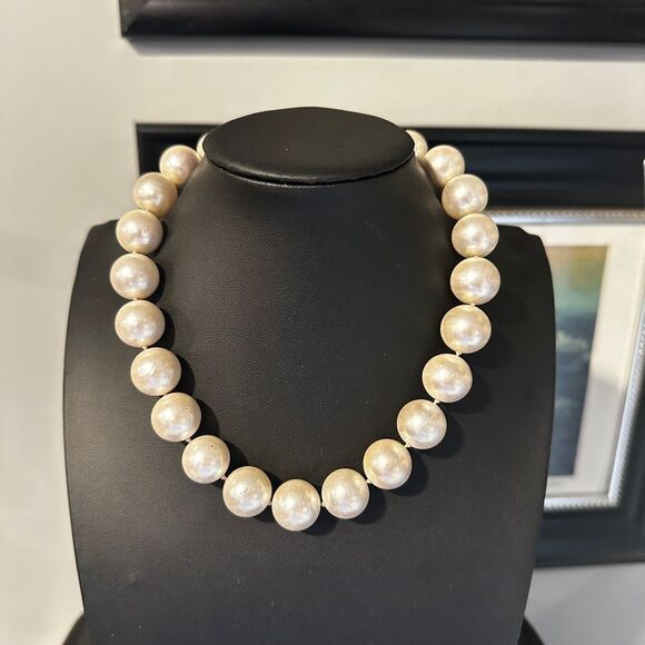 16" Vintage Heavy Ceramic Faux Pearl necklace with sterling silver hardware! - Picture 13 of 13